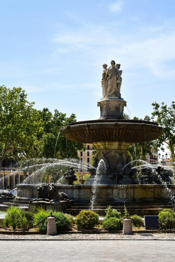 fontaine-rotonde-aix-en-provence-cours-mirabeau
