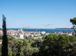 https://www.merprovence.com/proprietes/sainte-maxime-villa-a-vendre-vue-mer-centre-ville-a-pied/