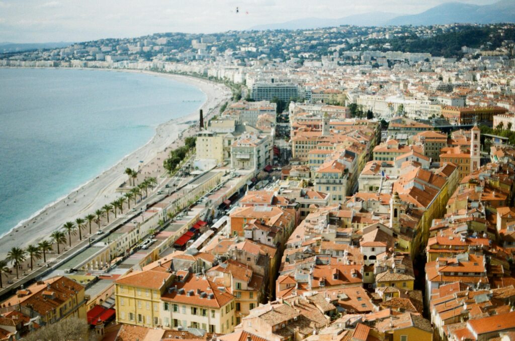 Vue aerienne sur la promenade des Anglais a Nice