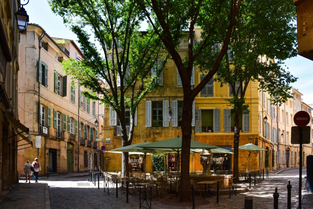 cours-mirabeau-aix-centre-historique-immobilier