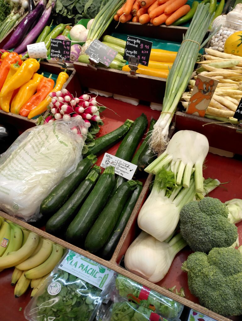 Stand de fruits et legumes sur le marche de Saint Tropez